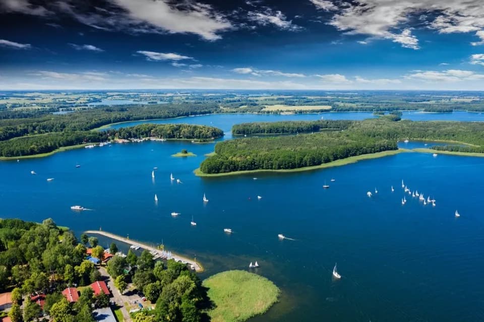 Gdzie leżą Mazury? Odkryj piękno tej malowniczej krainy w Polsce