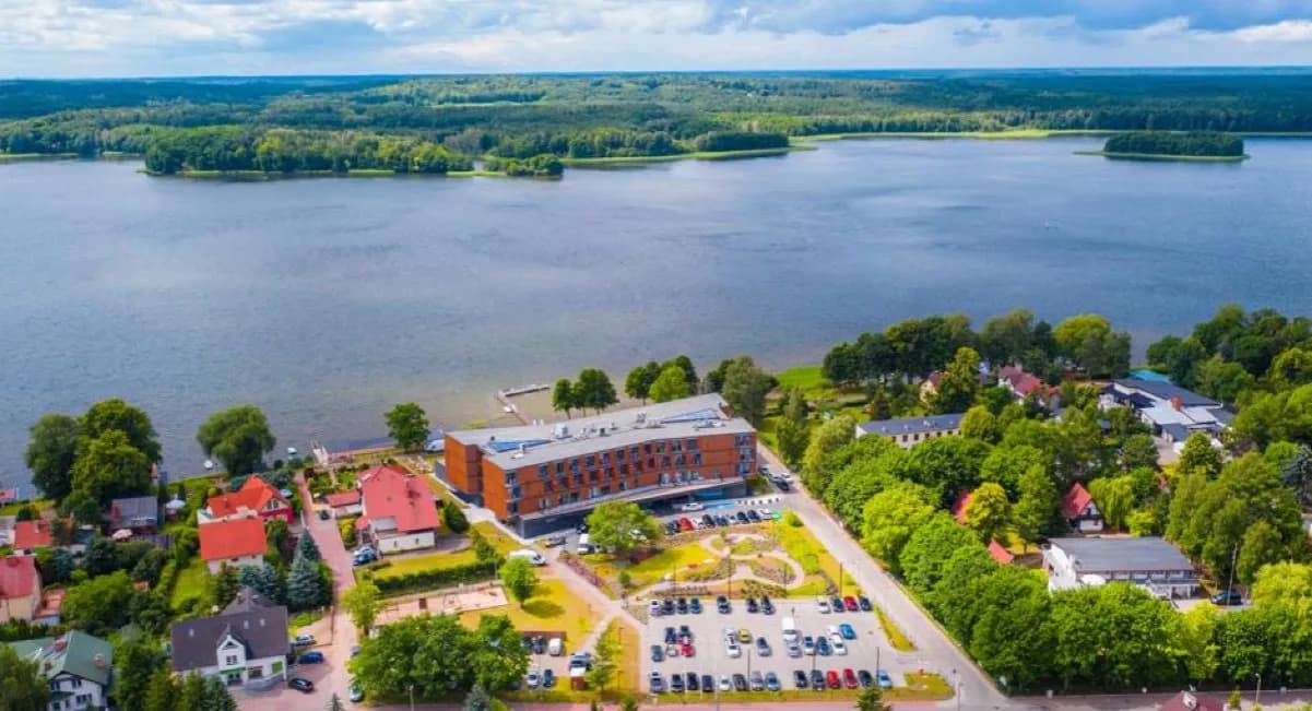 Luksusowe hotele nad jeziorem Bory Tucholskie – relaks i przygoda
